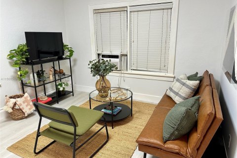 Condominio en venta en Coral Gables, Florida, 1 dormitorio, 32.61 m2 № 887515 - foto 3