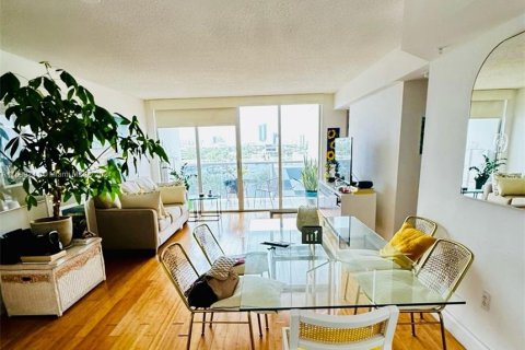 Condo in Miami Beach, Florida, 2 bedrooms  № 1428376 - photo 3