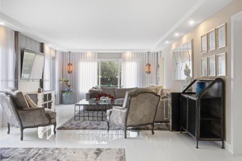 Condo in Fort Lauderdale, Florida, 2 bedrooms  № 1428420 - photo 8