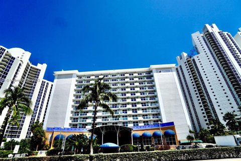 Studio in the Condo in Sunny Isles Beach, Florida  № 886149 - photo 2