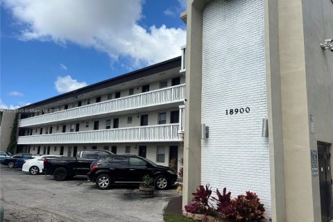 Снять в аренду квартиру в Майами, Флорида 2 спальни, 92.34м2, № 1153430 - фото 2