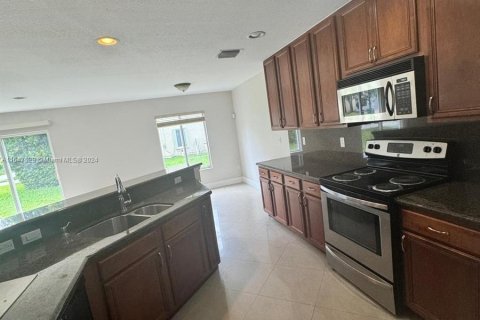 Casa en venta en Miramar, Florida, 4 dormitorios, 249.35 m2 № 1330230 - foto 6