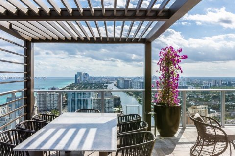 Condo in Hollywood, Florida, 2 bedrooms  № 1330229 - photo 26