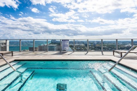 Condo in Hollywood, Florida, 2 bedrooms  № 1330229 - photo 27