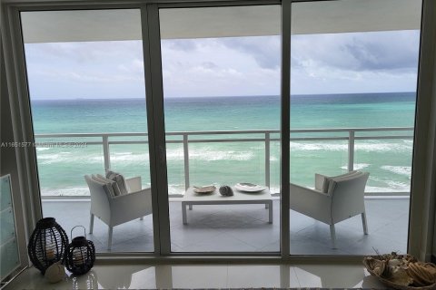 Copropriété à vendre à Hallandale Beach, Floride: 2 chambres, 172.43 m2 № 1333714 - photo 15