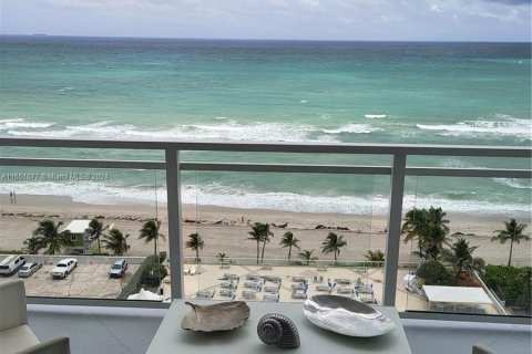 Condo in Hallandale Beach, Florida, 2 bedrooms  № 1333714 - photo 13