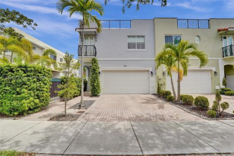 Townhouse in Fort Lauderdale, Florida 3 bedrooms, 273.69 sq.m. № 1316578 - photo 2