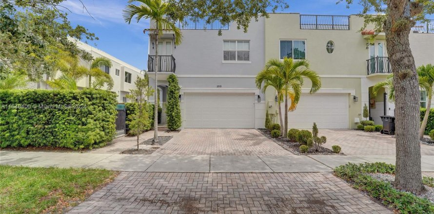 Townhouse in Fort Lauderdale, Florida 3 bedrooms, 273.69 sq.m. № 1316578