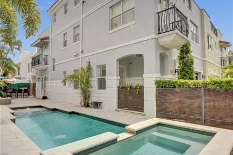 Townhouse in Fort Lauderdale, Florida 3 bedrooms, 273.69 sq.m. № 1316578 - photo 9