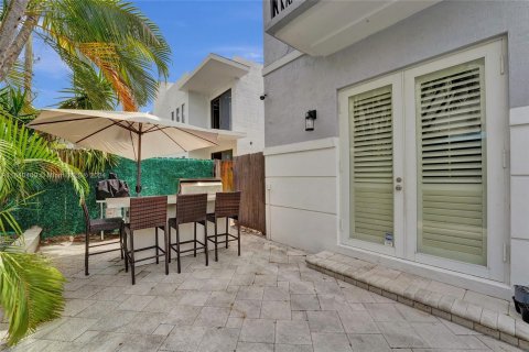 Townhouse in Fort Lauderdale, Florida 3 bedrooms, 273.69 sq.m. № 1316578 - photo 15