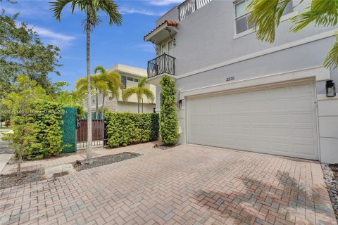 Townhouse in Fort Lauderdale, Florida 3 bedrooms, 273.69 sq.m. № 1316578 - photo 16