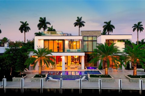 House in Fort Lauderdale, Florida 7 bedrooms, 528.8 sq.m. № 1316618 - photo 1