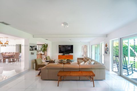 Casa en venta en Biscayne Park, Florida, 5 dormitorios, 232.07 m2 № 858530 - foto 4