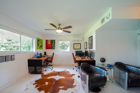 Casa en venta en Biscayne Park, Florida, 5 dormitorios, 232.07 m2 № 858530 - foto 19