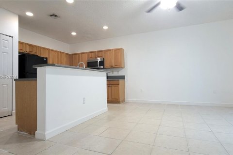 Townhouse in Homestead, Florida 3 bedrooms, 147.16 sq.m. № 1355190 - photo 3