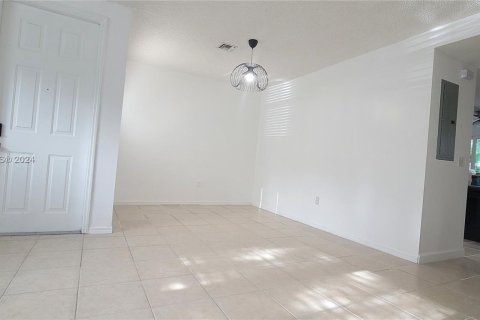 Townhouse in Homestead, Florida 3 bedrooms, 147.16 sq.m. № 1355190 - photo 8