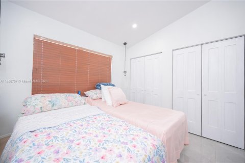 Townhouse in Hialeah, Florida 2 bedrooms, 86.58 sq.m. № 1355191 - photo 7