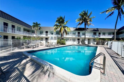 Condo in Fort Lauderdale, Florida, 2 bedrooms  № 1355189 - photo 1