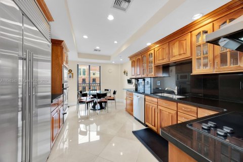 Condo in Coral Gables, Florida, 3 bedrooms  № 1347713 - photo 11