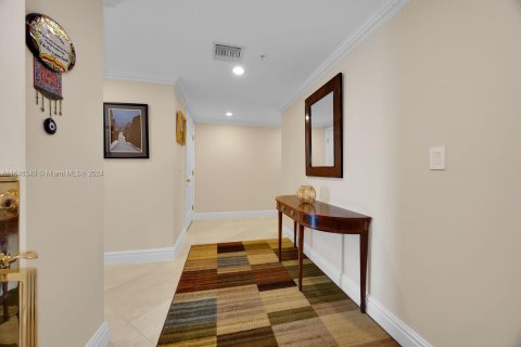 Condo in Coral Gables, Florida, 3 bedrooms  № 1347713 - photo 4