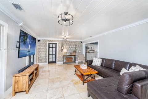 Villa ou maison à vendre à Hialeah, Floride: 5 chambres, 202.53 m2 № 1347692 - photo 19