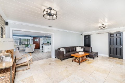 Villa ou maison à vendre à Hialeah, Floride: 5 chambres, 202.53 m2 № 1347692 - photo 20