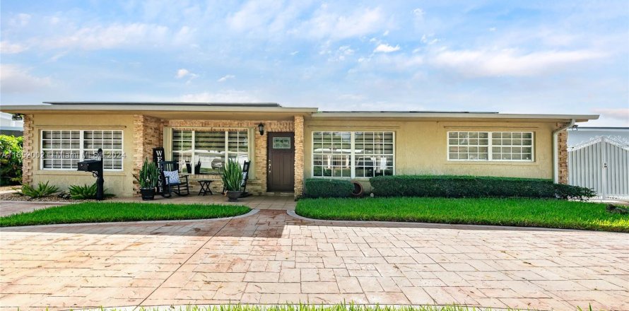 Villa ou maison à Hialeah, Floride 5 chambres, 202.53 m2 № 1347692