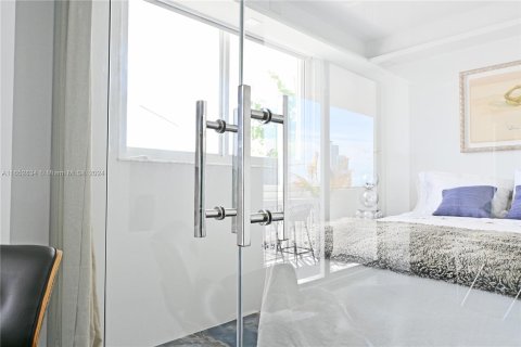 Condo in Miami Beach, Florida, 1 bedroom  № 1347693 - photo 24