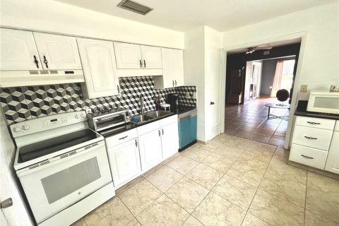 Villa ou maison à vendre à Lakeland, Floride: 3 chambres, 75.25 m2 № 1111575 - photo 5