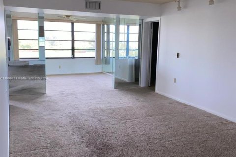 Condo in West Palm Beach, Florida, 2 bedrooms  № 1120490 - photo 3