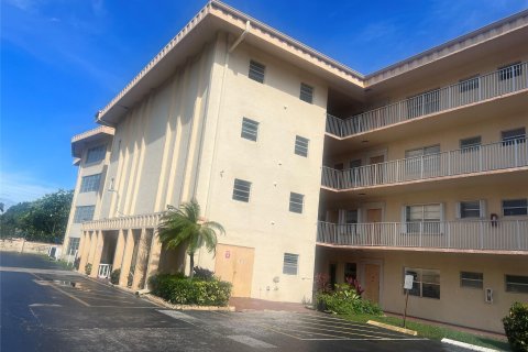 Condominio en venta en Lauderdale Lakes, Florida, 1 dormitorio, 72.74 m2 № 944948 - foto 2