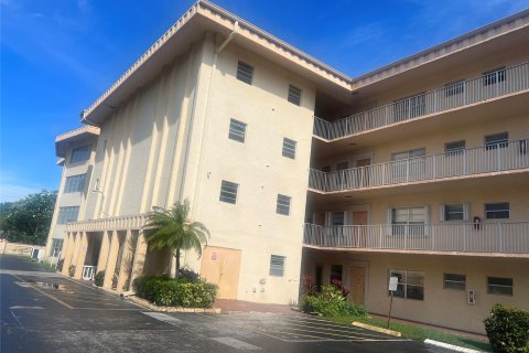 Condominio en venta en Lauderdale Lakes, Florida, 1 dormitorio, 72.74 m2 № 944948 - foto 4