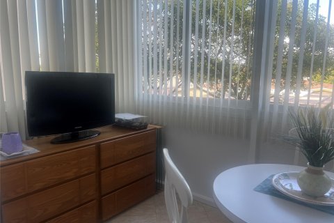 Condominio en venta en Lauderdale Lakes, Florida, 1 dormitorio, 72.74 m2 № 944948 - foto 6