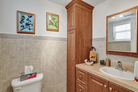 Condo in Lauderdale Lakes, Florida, 1 bedroom  № 944948 - photo 28