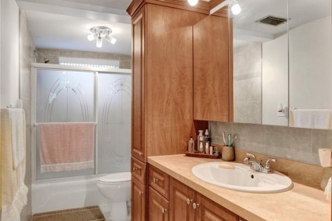 Condo in Lauderdale Lakes, Florida, 1 bedroom  № 944948 - photo 29