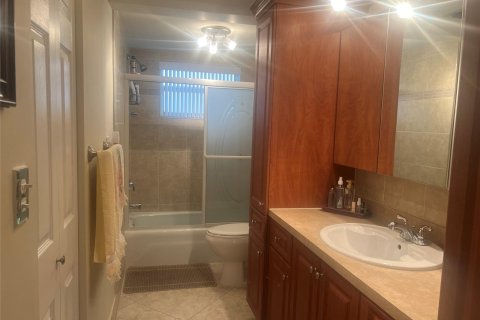 Condo in Lauderdale Lakes, Florida, 1 bedroom  № 944948 - photo 16