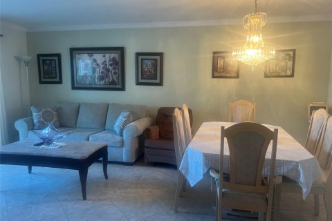 Condo in Lauderdale Lakes, Florida, 1 bedroom  № 944948 - photo 10