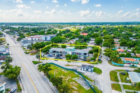 Купить коммерческую недвижимость в Норт-Майами, Флорида № 1153817 - фото 2