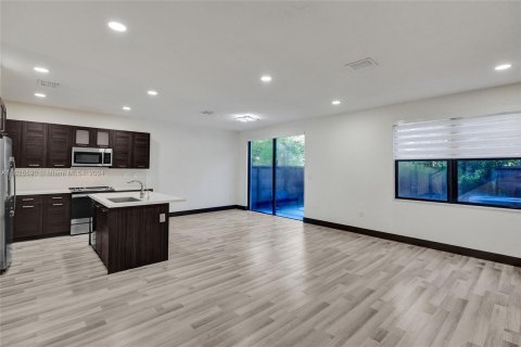 Townhouse in Miami Lakes, Florida 3 bedrooms, 161.93 sq.m. № 1272105 - photo 16