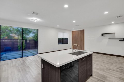 Adosado en venta en Miami Lakes, Florida, 3 dormitorios, 161.93 m2 № 1272105 - foto 15