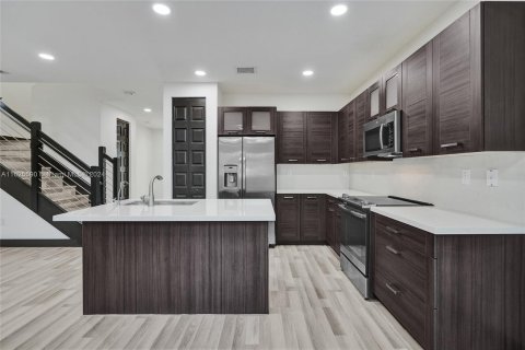 Adosado en venta en Miami Lakes, Florida, 3 dormitorios, 161.93 m2 № 1272105 - foto 14