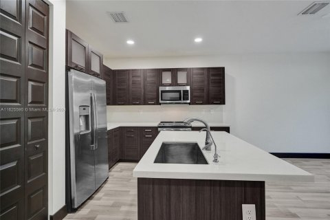 Townhouse in Miami Lakes, Florida 3 bedrooms, 161.93 sq.m. № 1272105 - photo 13