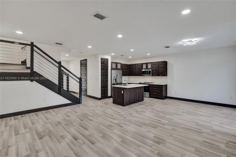 Adosado en venta en Miami Lakes, Florida, 3 dormitorios, 161.93 m2 № 1272105 - foto 9