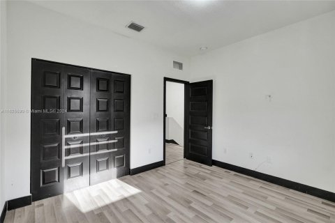 Townhouse in Miami Lakes, Florida 3 bedrooms, 161.93 sq.m. № 1272105 - photo 29