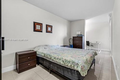 Condo in Miami Beach, Florida, 1 bedroom  № 1272147 - photo 19