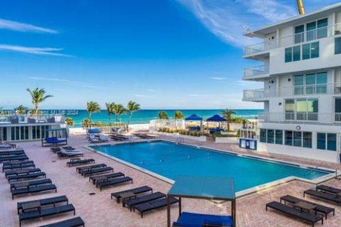 Condo in Miami Beach, Florida, 1 bedroom  № 1272147 - photo 30