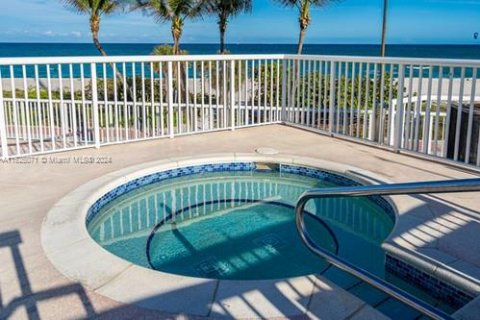 Condo in Miami Beach, Florida, 1 bedroom  № 1272147 - photo 26