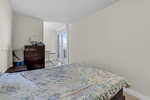 Condo in Miami Beach, Florida, 1 bedroom  № 1272147 - photo 20