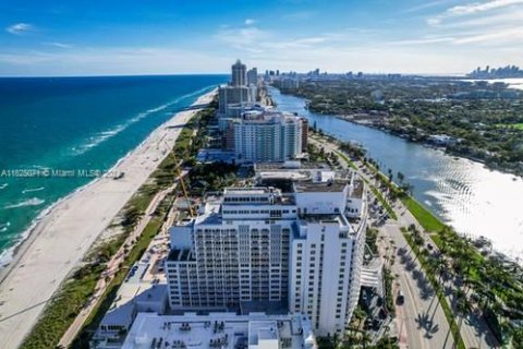 Condo in Miami Beach, Florida, 1 bedroom  № 1272147 - photo 1