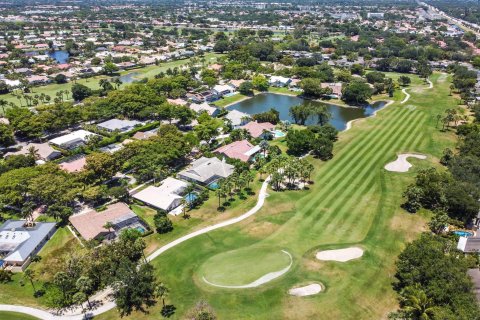 House in Deerfield Beach, Florida 3 bedrooms, 297.47 sq.m. № 1172177 - photo 11